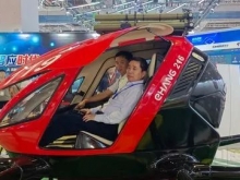 國內首款載人無人機亮相，可在600米高空進行消防作業